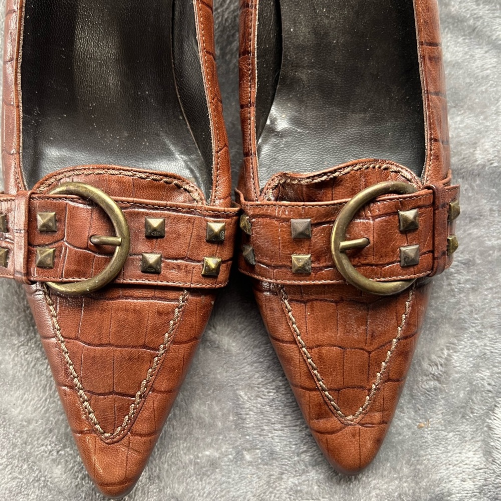 Stuart Weitzman Brown Croc-Patterned Heels - Picture 4 of 10